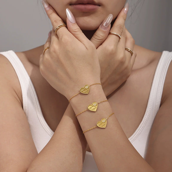 Wholesale Women's Stainless Steel Zircon Love Letter Heart Geometric Style Electroplated Bracelet