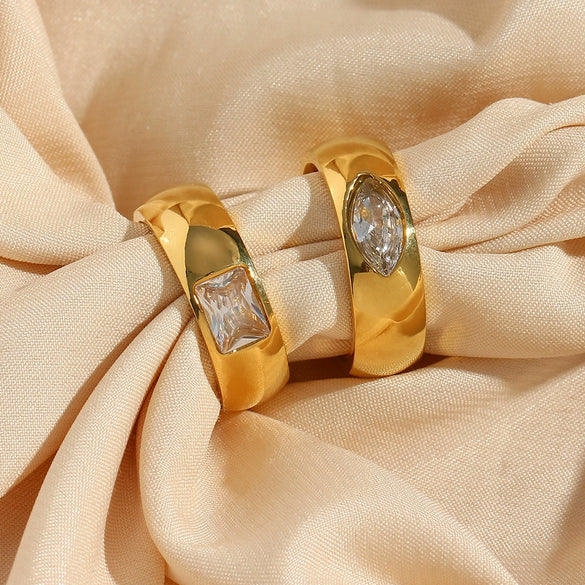 Wholesale Women's Stainless Steel Zircon Ring With Geometric Styling And 18K Gold Plated Electroplating