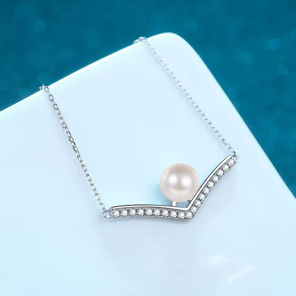 Wholesale Women's 925 Sterling Silver Clavicle Chain With Freshwater Pearl And Vshaped Moissanite Pendant Original Design Electroplated With Letters Numbers Text Pattern
