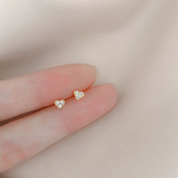 Wholesale Women's 925 Sterling Silver Heartshaped Stud Earrings With Diamond Embedded