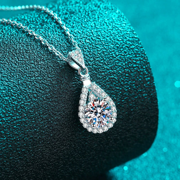 Wholesale Women's 925 Sterling Silver Moissanite Clavicle Chain Necklace With Geometric Pattern And Pt950 Gold Electroplated Finish