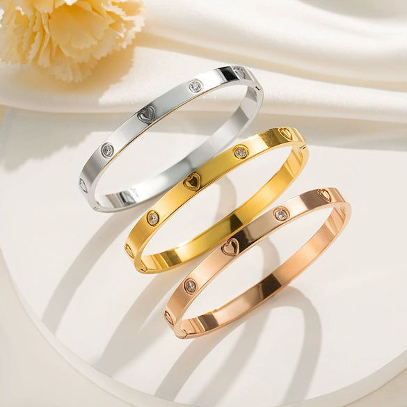 Wholesale Women's Summer Fashion High Sense Love Zircon Buckle Bracelet Titanium Steel 18K Gold Plated Set With Diamonds