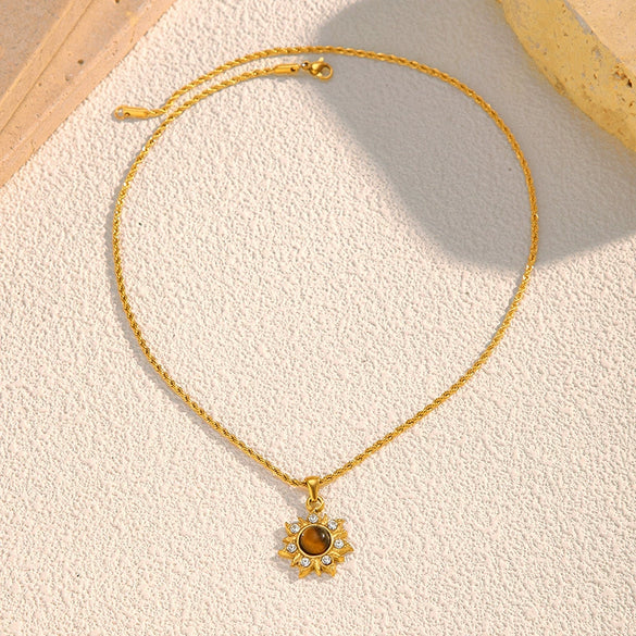Wholesale Women's Sunflower Shaped Stainless Steel Real Gold Plated Necklace Vintage Niche Design Jewelry