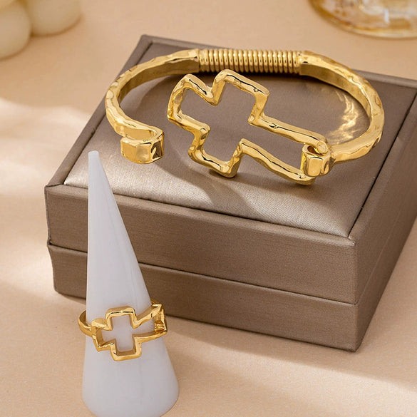 Wholesale Women's Sweet And Cool Style Geometric Alloy Electroplated Hand Jewelry And Earrings Set