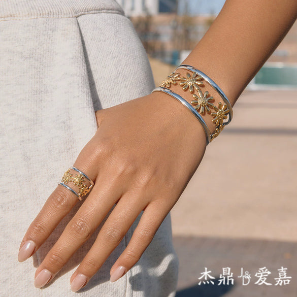 Wholesale Women's Sweet And Cool Style Stainless Steel Titanium Steel Electroplated Flower Curve Bracelet Ring Jewelry