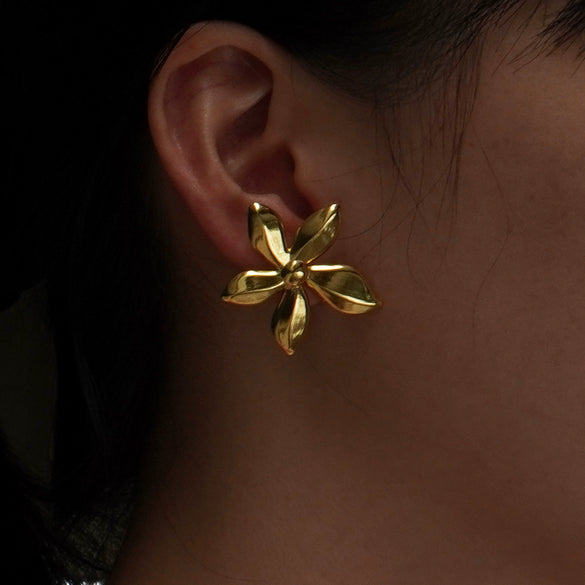 Wholesale Women's Sweet Elegant Flower Titanium Steel Earrings With Electroplating