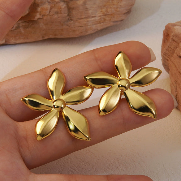 Wholesale Women's Sweet Elegant Flower Titanium Steel Earrings With Electroplating