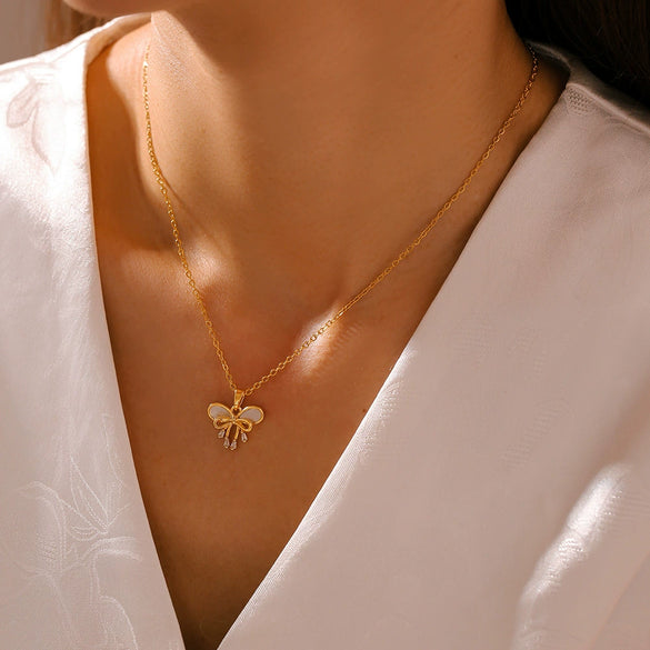Wholesale Women's Sweet Fairy Style Copper And Titanium Steel Pendant Clavicle Chain With Water Shell Double Bow And Geometric Pattern 18K Real Gold Plated