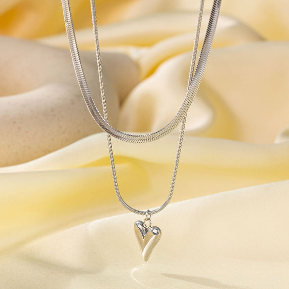 Wholesale Women's Sweet Fashionable Nonfading Electroplated Titanium Steel Necklace With Heart And Flower Patterns