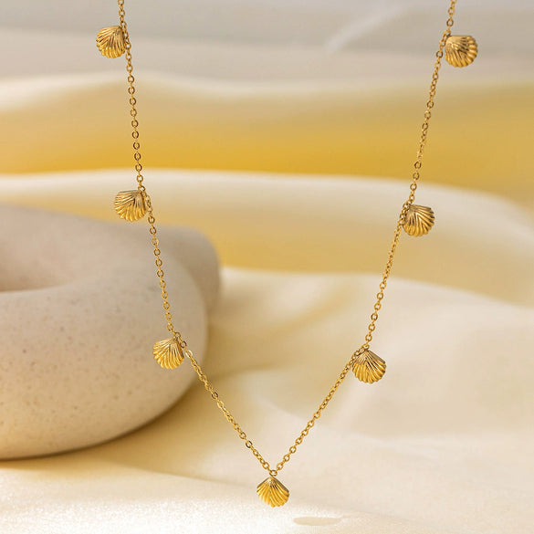 Wholesale Women's Sweet Fashionable Nonfading Electroplated Titanium Steel Necklace With Heart And Flower Patterns