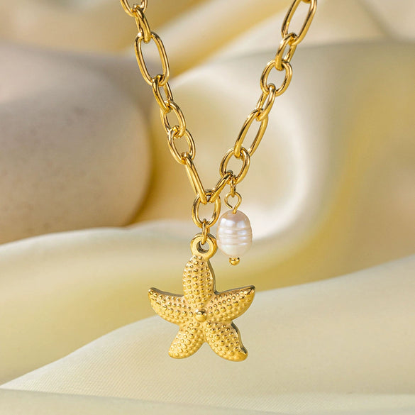 Wholesale Women's Sweet Fashionable Nonfading Electroplated Titanium Steel Necklace With Heart And Flower Patterns
