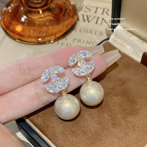 Wholesale Women's Sweet Geometric Copper And 925 Silver Earrings Set With Pearls