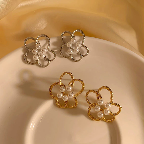 Wholesale Women's Sweet Hollow Flower Pearl Earrings With Electroplating Design In Stainless Steel