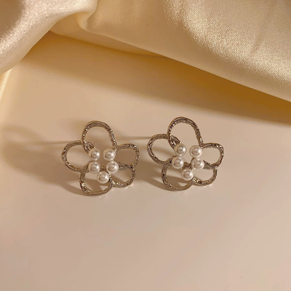 Wholesale Women's Sweet Hollow Flower Pearl Earrings With Electroplating Design In Stainless Steel