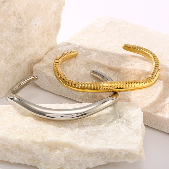 Wholesale Women's Titanium C Shaped Irregular Geometric Python Pattern Stainless Steel 18K Gold Plated Open Bracelet With Vacuum Plating In 18K Furnace