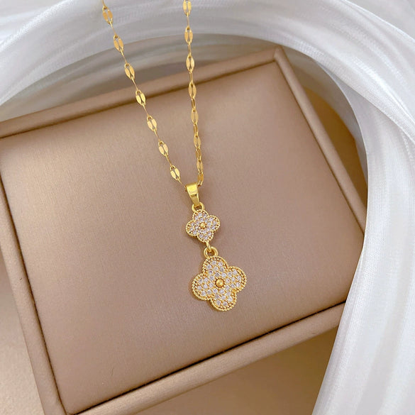 Wholesale Women's Titanium Steel And Copper Necklace With Geometric Pattern And Diamond Treatment Featuring Four Leaf Flower Design