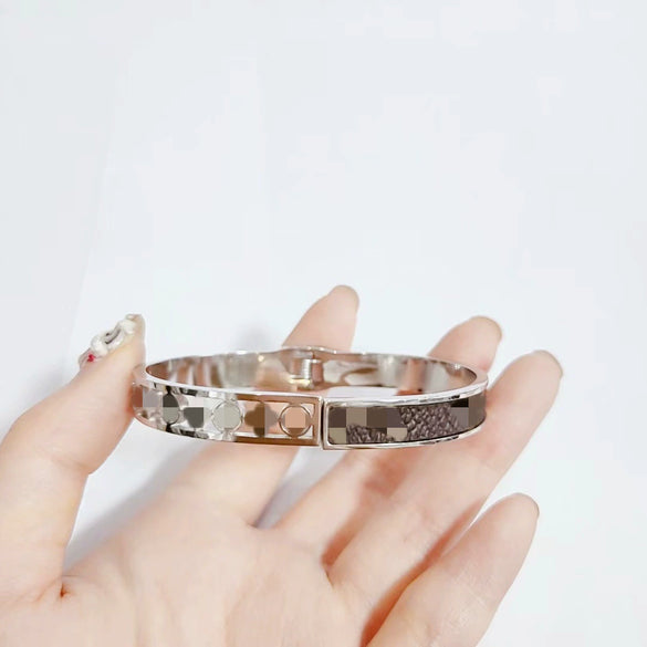 Wholesale Women's Titanium Steel Bracelet In Rose Gold Color With Polish Finish French Retro And Minimalist Style