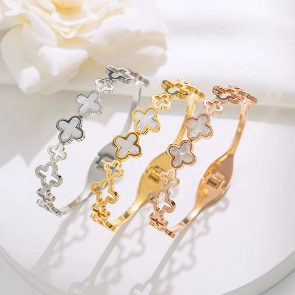 Wholesale Women's Titanium Steel Bracelet With Hollow Four Leaf Flower Design Set With Diamonds