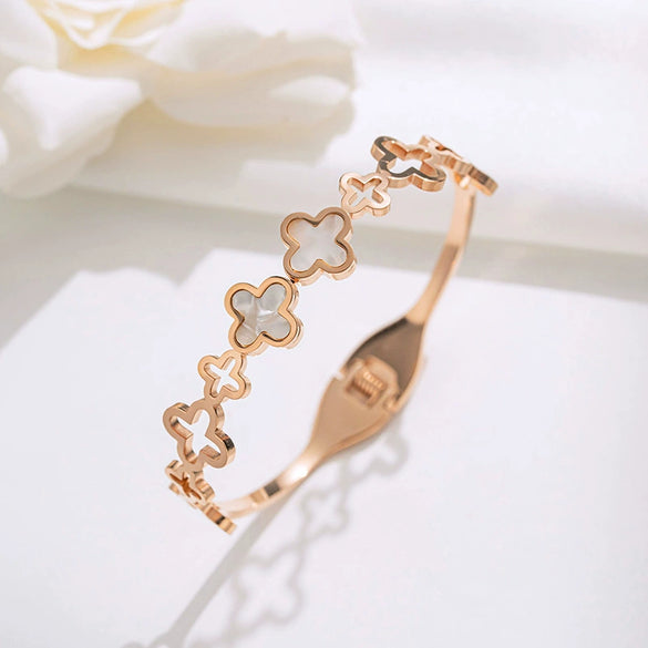 Wholesale Women's Titanium Steel Bracelet With Hollow Four Leaf Flower Design Set With Diamonds