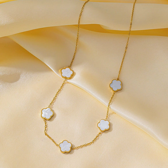 Wholesale Women's Titanium Steel Electroplated Flower Pattern Oshaped Chain Necklace