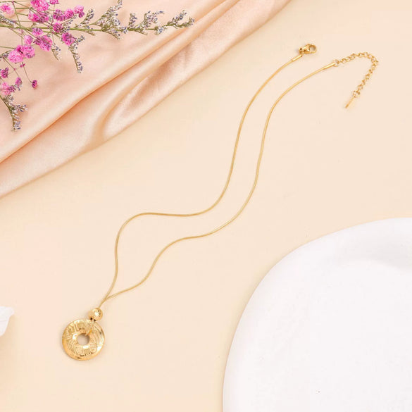 Wholesale Women's Titanium Steel Geometric Donut Clavicle Chain Necklace With Electroplating