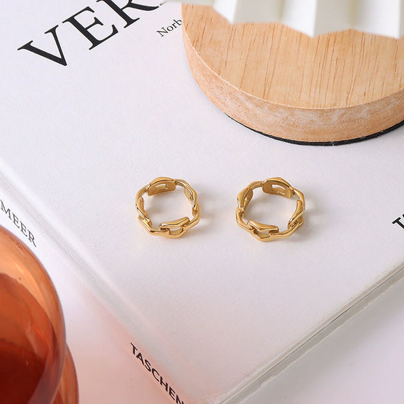 Wholesale Women's Titanium Steel Geometric Hollow Ring Jewelry With 18K Gold Plated Electroplating