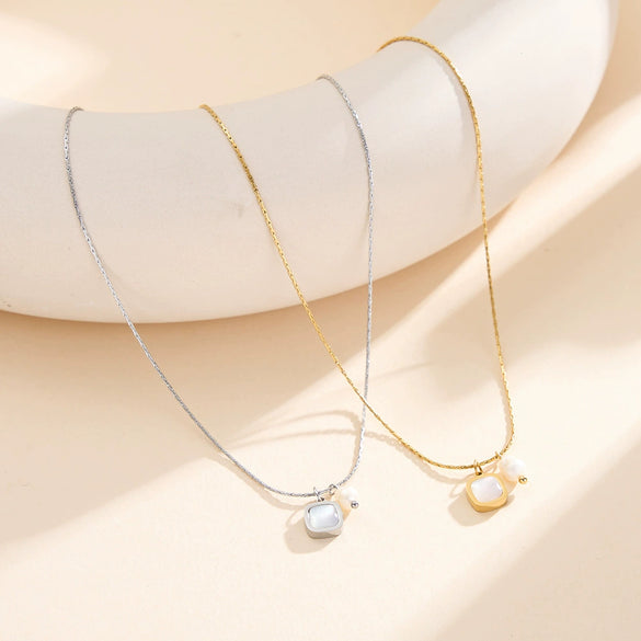 Wholesale Women's Titanium Steel Geometric Square Shell Electroplated Calendering Chain Necklace Light Luxury Accessories