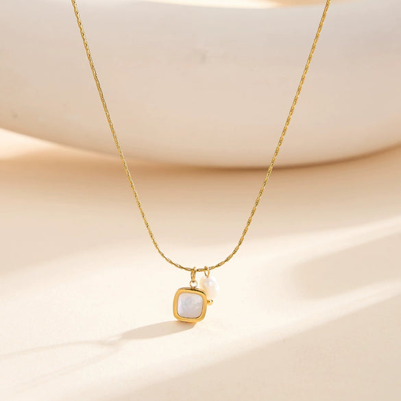Wholesale Women's Titanium Steel Geometric Square Shell Electroplated Calendering Chain Necklace Light Luxury Accessories