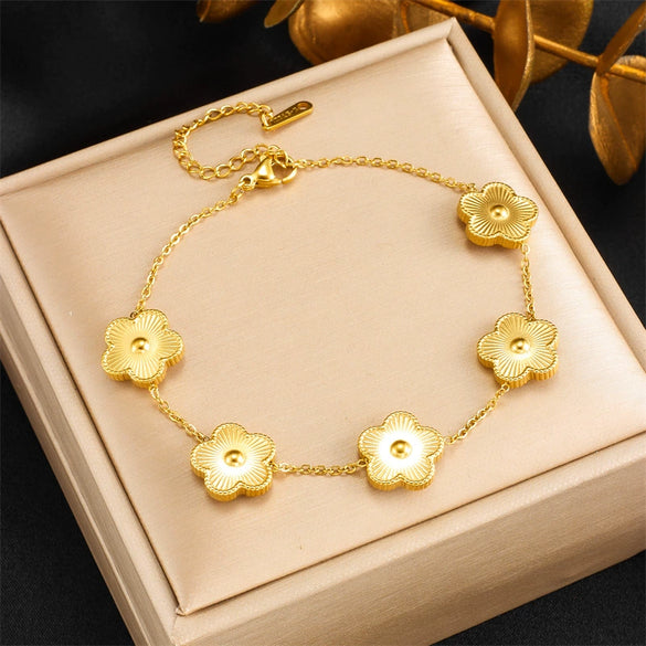 Wholesale Women's Titanium Steel Gold Plated Flower Connection Chain Bracelet With Electroplating Process