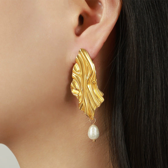 Wholesale Women's 316L Stainless Steel Gold Plated Freshwater Pearl Pendant Earrings Jewelry With Geometric Pattern And Electroplating Process Fashion Light Luxury Style Irregular Shape