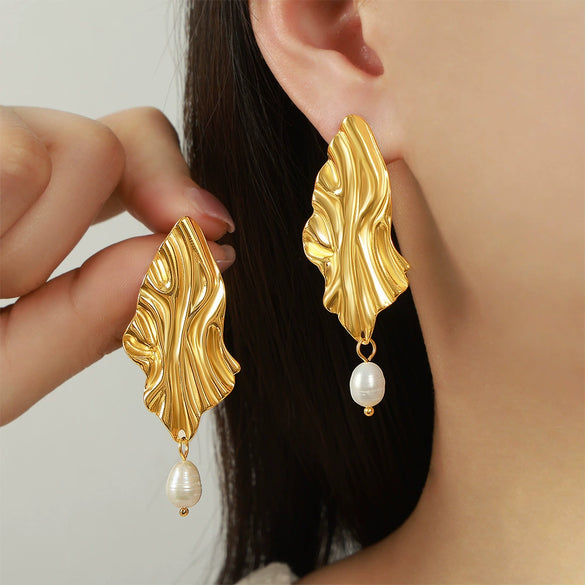 Wholesale Women's 316L Stainless Steel Gold Plated Freshwater Pearl Pendant Earrings Jewelry With Geometric Pattern And Electroplating Process Fashion Light Luxury Style Irregular Shape