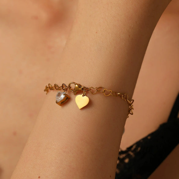 Wholesale Women's Titanium Steel Heart Bracelet With Electroplating Design