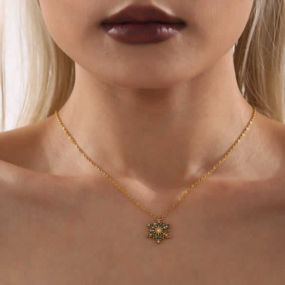 Wholesale Women's Titanium Steel Nonfading Light Luxury Natural Geometric Snowflake Zircon Pendant Clavicle Necklace With Electroplating Treatment