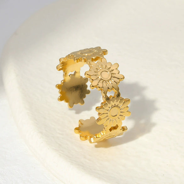 Wholesale Women's Titanium Steel Opening Ring With Small Flower Design Electroplated Stainless Steel Ring That Does Not Fade