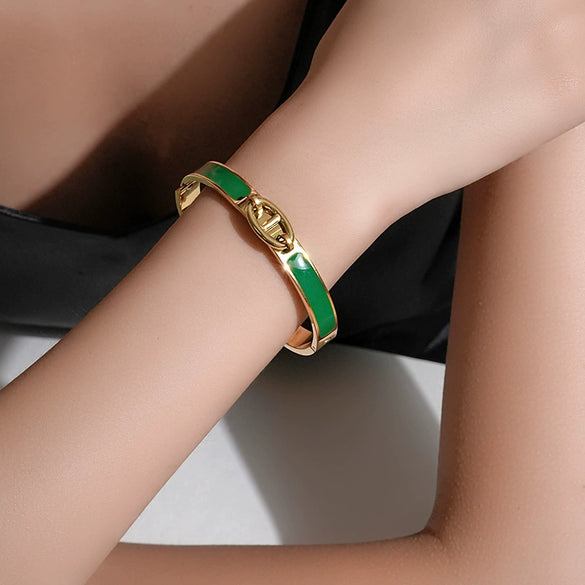 Wholesale Women's Titanium Steel Pig Nose Design Bracelet With 18K Vacuum Furnace Electroplating Modern Minimalist Style