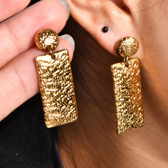 Wholesale Women's Titanium Steel Retro Palace Style Geometric Tassel Earrings With Electroplating Treatment