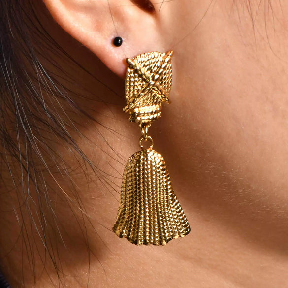 Wholesale Women's Titanium Steel Retro Palace Style Geometric Tassel Earrings With Electroplating Treatment