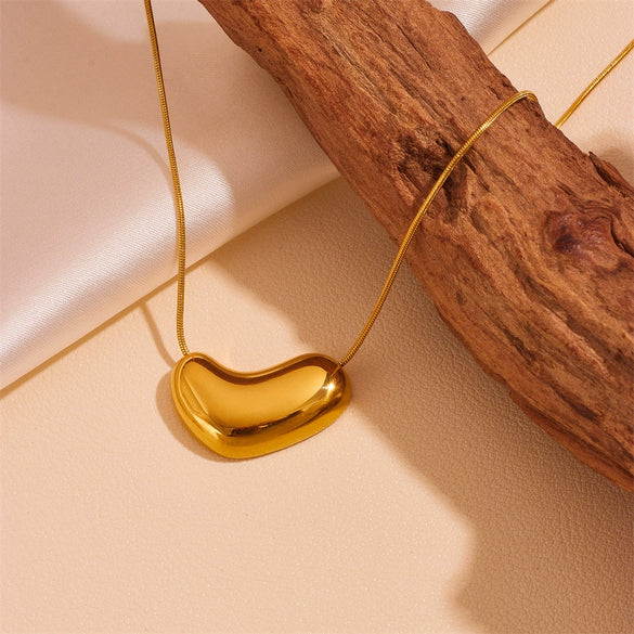 Wholesale Women's Titanium Steel Snake Bone Chain Necklace With Geometric Pattern And Love Heart Shape 18K Gold Plated
