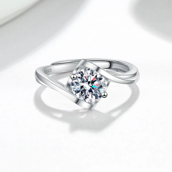 Wholesale Women's Twisted Arm Heart Moissanite Ring S925 Silver Electroplated