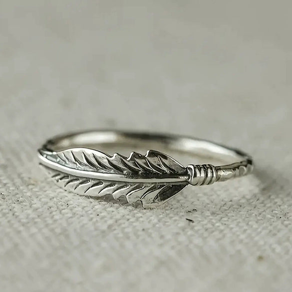 Wholesale Women's Vintage Alloy Ring With Flower And Leaves Pattern And Distressed Treatment