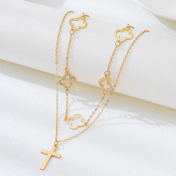 Wholesale Women's Vintage Elegant Fashion Hollow Flower Pendant Necklace Made Of Zinc Alloy With Electroplating
