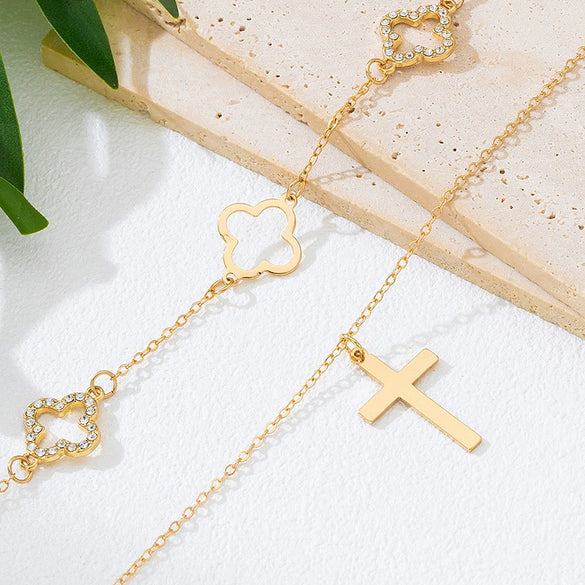 Wholesale Women's Vintage Elegant Fashion Hollow Flower Pendant Necklace Made Of Zinc Alloy With Electroplating