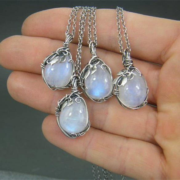 Wholesale Women's Vintage Geometric Moonstone Necklace Made Of Alloy With Electroplating