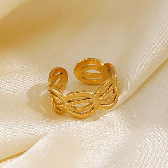 Wholesale Women's Vintage Hip Hop Stainless Steel Geometric Round Ring 18K Gold Plated