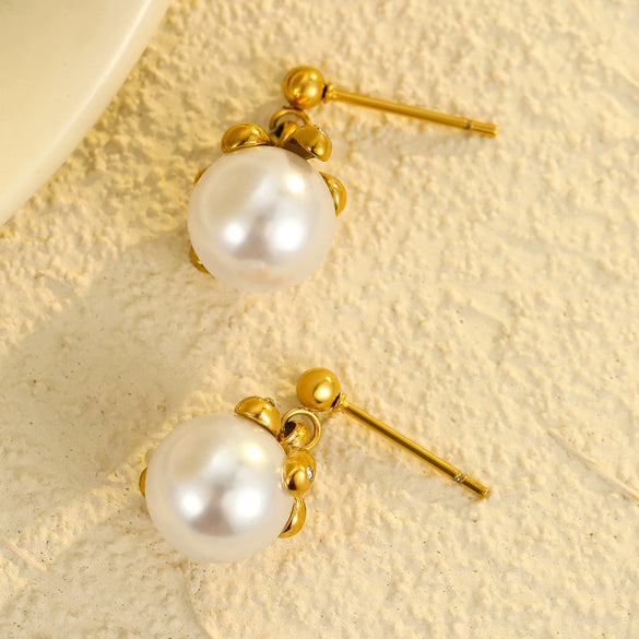 Wholesale Women's Vintage Titanium Steel And Stainless Steel Goldplated Petals Inlaid With Zircon Pearl Pendant Earrings