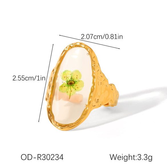 Wholesale Women's White Flower Ring In Titanium Steel With Vacuum Plating Non Fading High End Sense