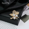 Wholesale Women's Zinc Alloy Brooch With Flower And Leaves Pattern Electroplated And Inlaid With Rhinestone Pearl