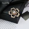 Wholesale Women's Zinc Alloy Flower Shaped Electroplated Brooch Accessories