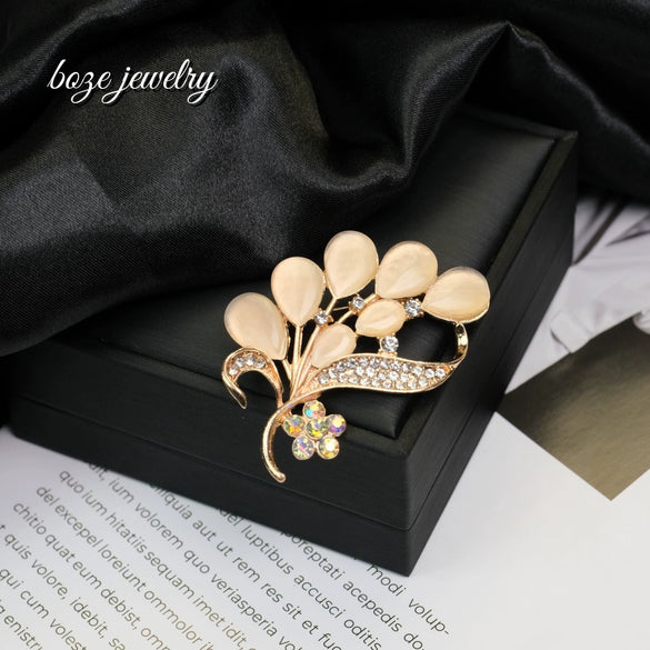 Wholesale Women's Zinc Alloy Leaf Shaped Simple Style Brooch With Electroplating