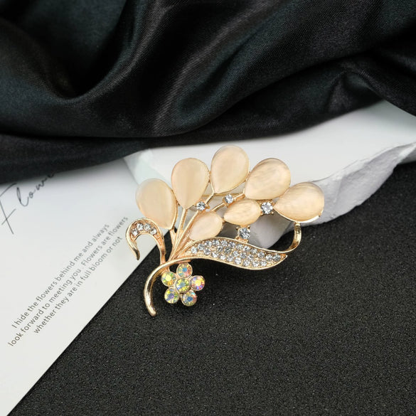 Wholesale Women's Zinc Alloy Leaf Shaped Simple Style Brooch With Electroplating